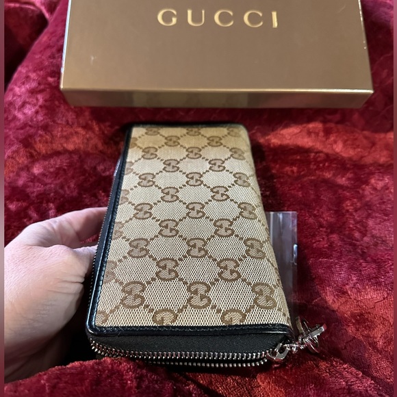 Gucci Authentic EUC Wallet 💎 - Picture 7 of 13